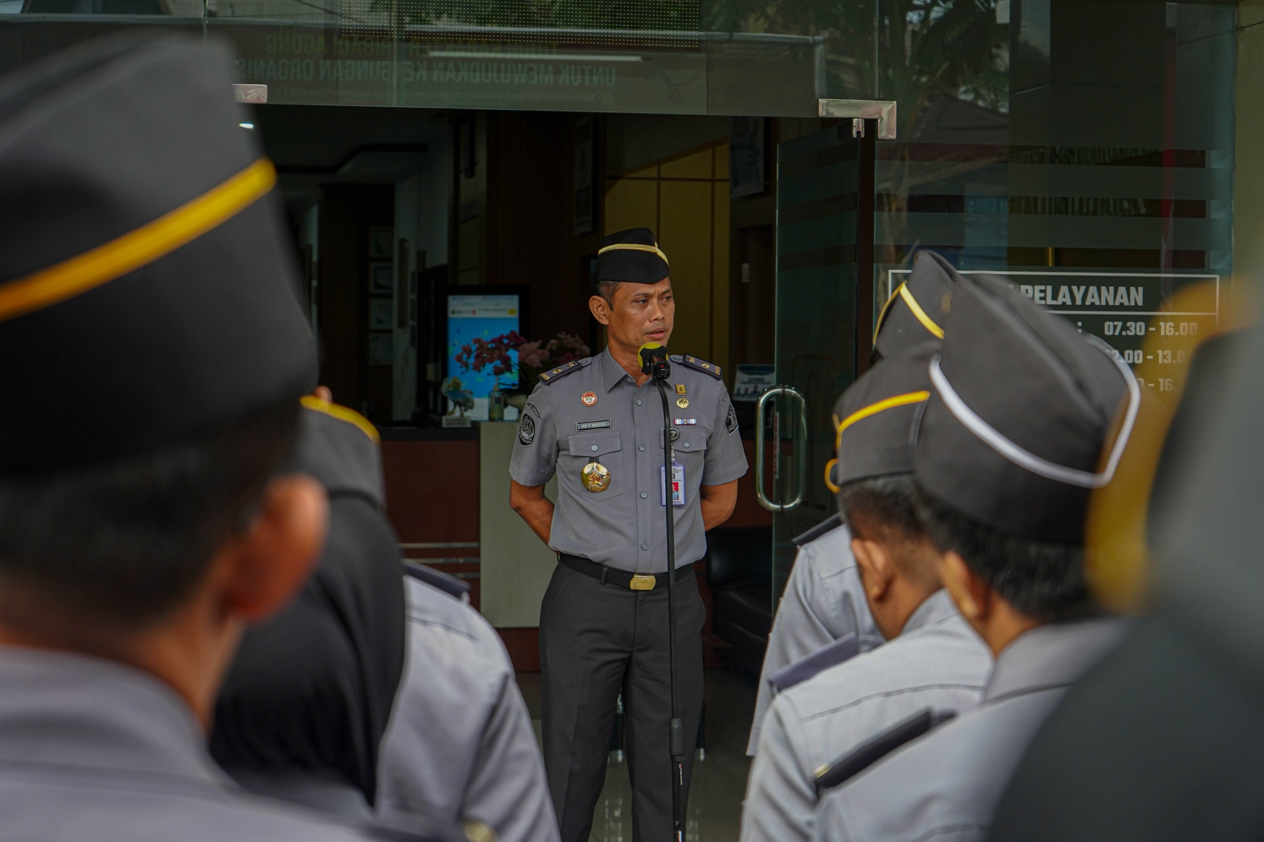 Kadiv Keimigrasian, Ian Fidihanto Markos, Memotivasi Jajaran Kanwil Kemenkumham Malut Melalui Apel Pagi